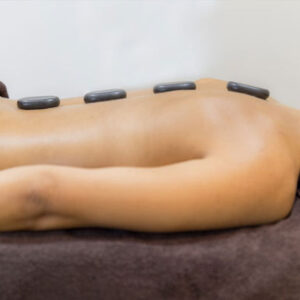 Masaje con piedras calientes